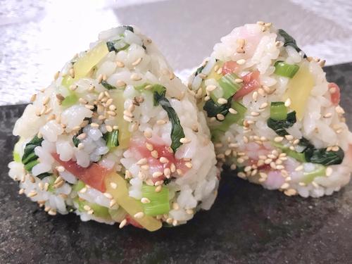 「おにぎり」に“混ぜるだけ”でさっぱり美味しい！マンネリを打破する＜絶品おにぎりアレンジレシピ＞を紹介