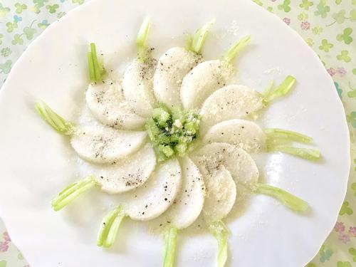 「カブがこんなに美味しいなんて…！」火いらず＆少ない材料で完成する＜絶品サラダ＞を紹介