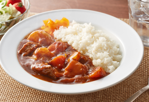 【育児と家事でバタバタ…】帰宅した夫「飯はまだかよ？」夕飯を急かされ食卓に出すと…＜まさかの言動＞に妻の怒り反撃！？