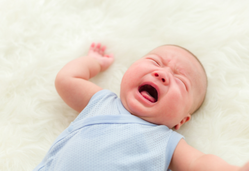 「寝てくれないし、泣き止まない…」育児で限界寸前の妻！？⇒しかし、帰宅した夫の”神対応”で…「本当に救われました」