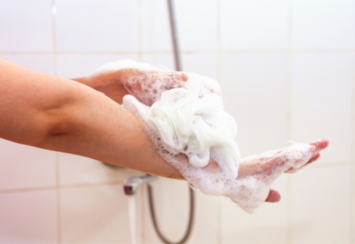お風呂で…【最初に体から洗う】は間違いだった！？⇒実は知らない”洗う順番”が引き起こす＜驚きのデメリット＞とは