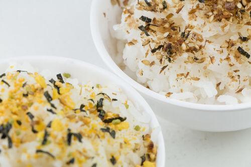 【ふりかけ＝ご飯だけ】だと思ってない？⇒実は”さまざまな料理”に使える＜万能アレンジ術＞を伝授
