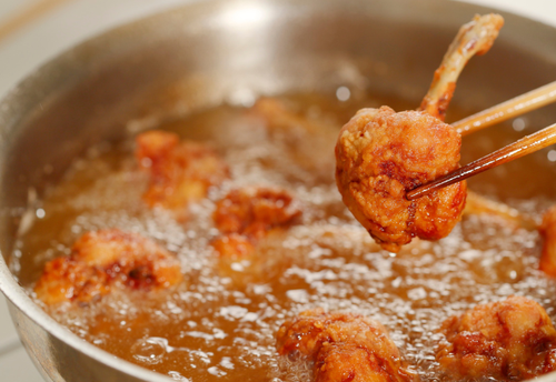 料理中の”味見”で体調急変！？「ん？なにこれ…」とすぐに吐き出した直後、”舌の痺れ”に襲われた原因とは…