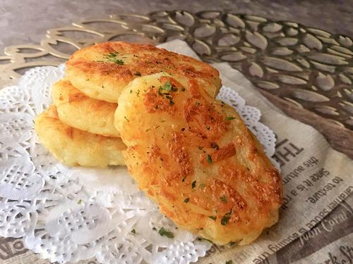 家に「じゃがいも」あったらコレ作って！フライパンで揚げ焼きにするだけで超簡単♪＜激うまレシピ＞を紹介