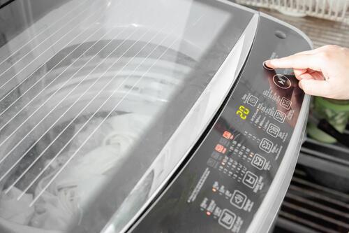 【新品の洗濯機のトラブル】私「なんか大きな音する…？」⇒急いで確認しに行くと、まさかの光景に…「かなりショック」