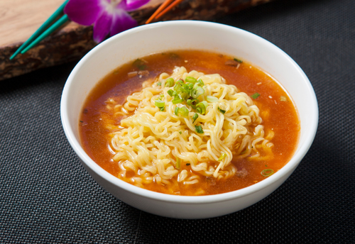 妻が作った”ラーメン”に…「なんか貧乏くさくない?」ケチをつける夫。だが直後、激怒した妻の”反撃”が…