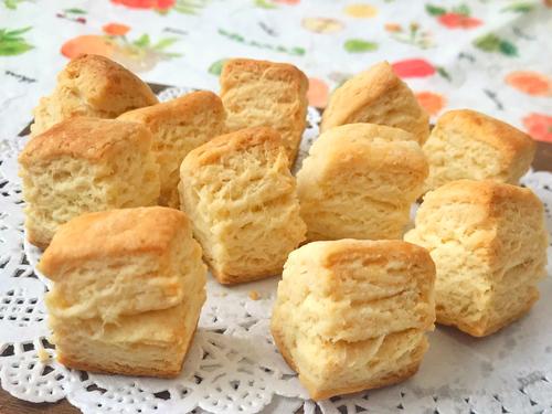 【材料3つで超簡単！】ホットケーキミックスで作る”サクふわスコーン”がウマすぎる♪