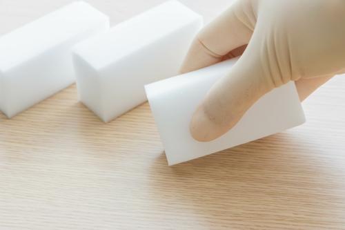 メラミンスポンジ、実は”使っちゃダメ”な場所は⇒”傷だらけ”になる前に知れてよかった…！
