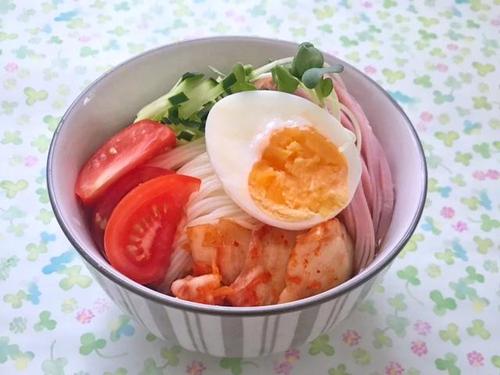 そうめん余ってたらコレ作って!ピリ辛がクセになる『冷麺風そうめん』が簡単でウマすぎ♪