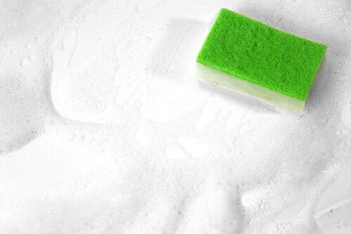 お風呂イスの”めんどくさい掃除”が超ラクに!?覚えておきたい<正しい掃除方法>を伝授
