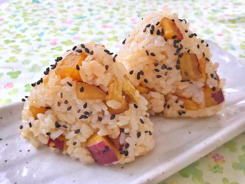 「おにぎり」に混ぜるだけで悪魔的にウマい!朝食やお弁当にもぴったりな<アレンジレシピ>を伝授