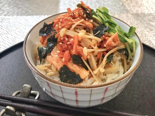 忙しい日もレンジで楽勝♪ピリ辛がクセになる「丼レシピ」でウマすぎる！
