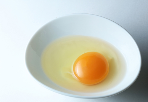 「卵」の食べちゃいけない特徴って!?食べられるか迷ったら”正しい見分け方”を試して!