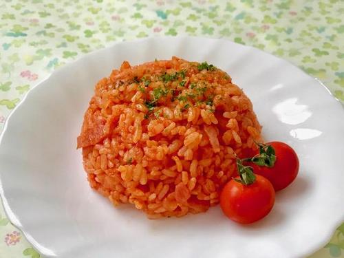 【レンジだけでOK】ランチにもお弁当にも大活躍!ワンランク上の『濃厚ケチャップライス』がウマすぎる!