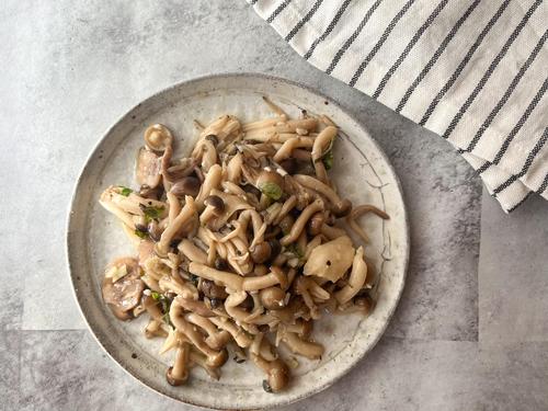 『きのこ』だけでここまでウマい!?少ない調味料で作れる<簡単マリネ>が絶品♡