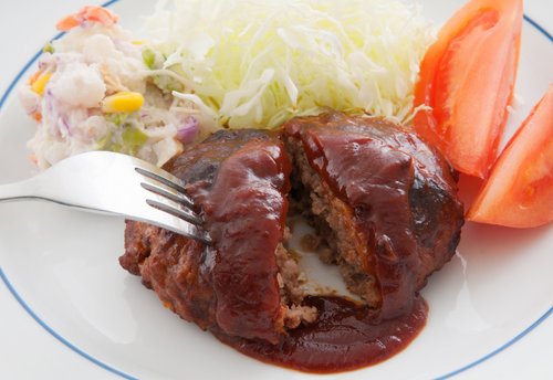 夫「今日は俺がハンバーグ作る」妻「何が入ってるの！？」→料理しない夫の手料理に驚愕したワケは…