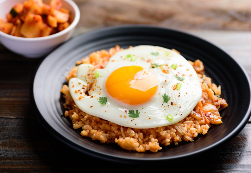 義祖母の『キムチチャーハン』が本当に絶品！⇒義祖母「隠し味に入れてるのは…」と教えてもらった”秘密の調味料”とは