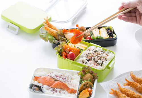 朝にお弁当を作ってたら「…なんか臭い！？」直後、電子レンジを見て思わずゾッ（汗）⇒危険すぎる”まさかのミス”とは