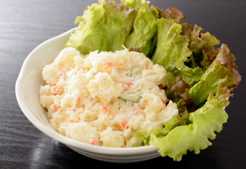 妻の手料理に…「なにこれ、岩塩?w」と大爆笑する夫。⇒思わず妻が赤面してしまった