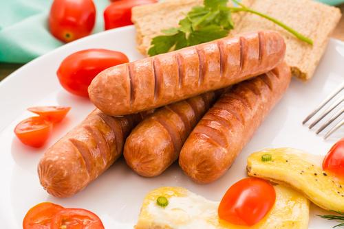 【ウインナー調理中に違和感】「なんか臭い?」⇒振り向いたら瞬間、目に飛び込んだ<衝撃の光景>とは
