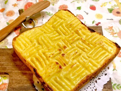 食パンにのせるだけで超絶品!秋のおやつにピッタリな<スイートポテトトースト>の作り方