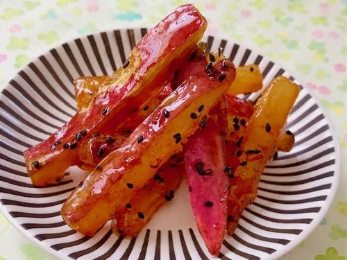 揚げないのにパリッと激ウマ!食べる手が止まらなくなる『さつまいもスティック』の作り方