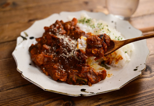母が作った”秋カレー”に衝撃！母「なに入れたか当ててみて」私「ん？甘い！？」⇒意外過ぎる”具材”とは
