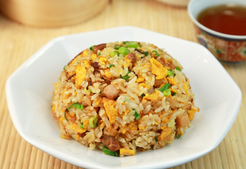 母のチャーハンがウマすぎる(涙)⇒娘「味付け変えた?」直後、母が教えてくれた”手作りの隠し味”に感動…