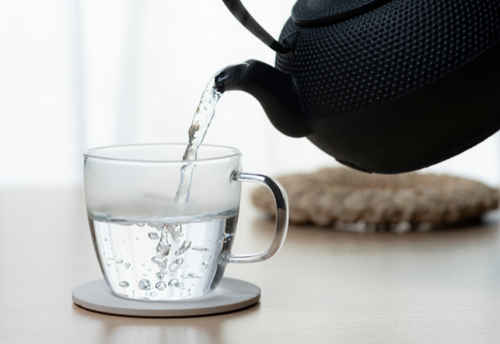 毎朝飲む”白湯”は飲み方間違えると逆効果!?→実は知らない【正しい飲み方のコツ】を伝授