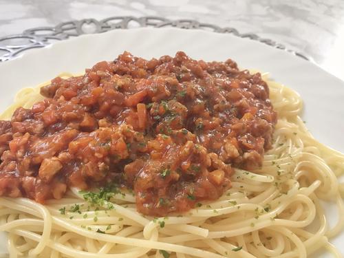 【トマト缶不要！】家にある調味料だけで作れる♪懐かしのミートソースパスタが最高すぎる