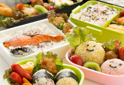 体育祭のお昼で…「一口欲しい！」と友人が食べたお弁当⇒だが次の瞬間、一斉に吐き出した！？判明した”まさかの原因”とは…