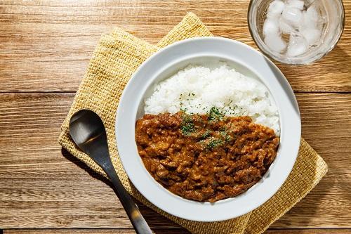 義実家のキーマカレーに”驚きの食材”がどっさり!?⇒嫁「え、カレーに入れるの!?」でも想像以上の美味しさだった…