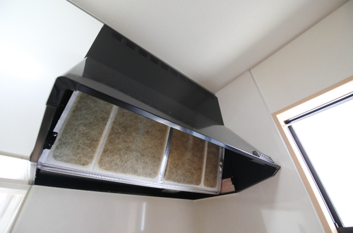 今のうちに知れてよかった…【大掃除がラクになる】換気扇の“超簡単”掃除テク！