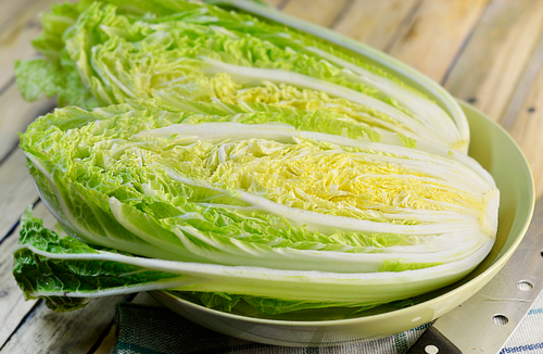 そんな“切り方”をしたらもったいない…！⇒『白菜』が【劇的に】ウマくなる切り方があった…！？