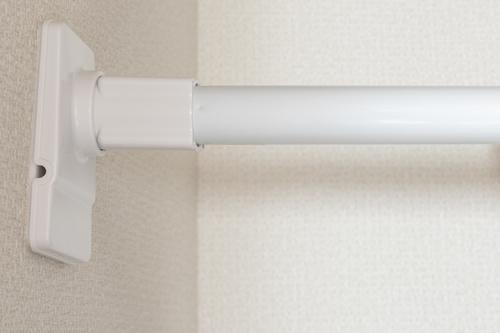 家にある”突っ張り棒”は神アイテムに大変身！今すぐ真似したくなる＜収納アイデア3選＞を紹介