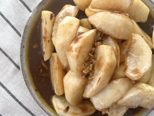 「カブ」はこの食べ方が正解だわ！塩気と旨みがプラスされた＜絶品レシピ＞を紹介