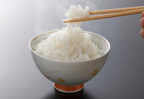 毎日のご飯が変わる…！ひと手間で“もちもち食感”が叶う【お米の裏技】とは