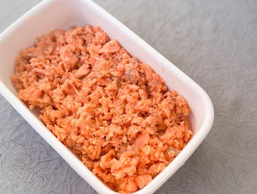 “作り置き”に最適！塩麹の「たったひと手間」で驚くほど旨みが出る【鮭フレーク】⇒おにぎりにもパスタにも！