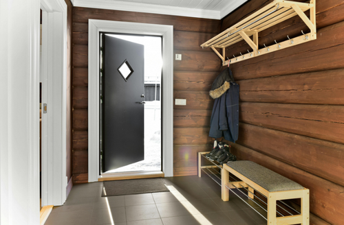 ウソ？なんで…？部屋が”臭う”人はチェックして⇒原因は『玄関』にあるかも…！？