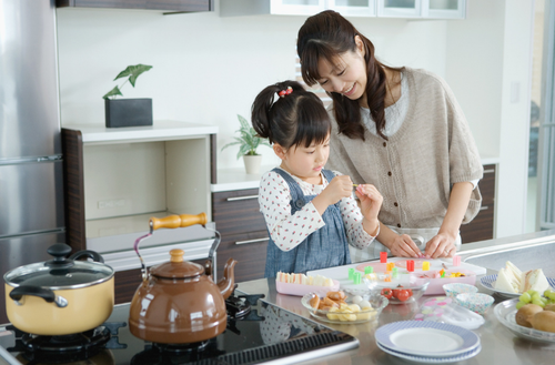 ＜何があった？＞4歳の子どもがお手伝い→『ダァーーーン！！』と大きな音がしたので振り返ると…⇒【驚愕の瞬間】に「心臓が止まるかと…」