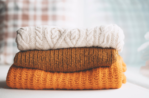 それが知りたかった…！“かさばる長袖”を【スッキリたたむワザ】⇒収納のコツも紹介！