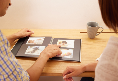 絶対にそのままゴミ箱に捨てないで！⇒思わぬトラブルに！？今すぐ知っておきたい＜正しい写真の捨て方＞とは