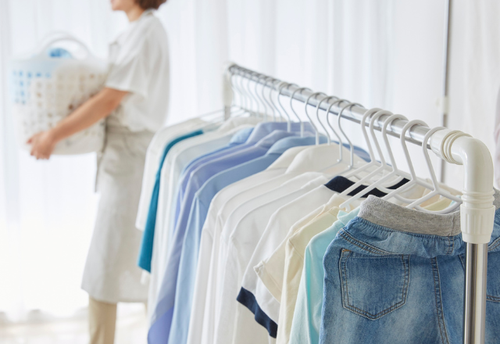 「部屋干し」すると毎回臭う！？実はそれ”洗濯機”が原因かも…（汗）知っておきたい〈予防方法〉とは