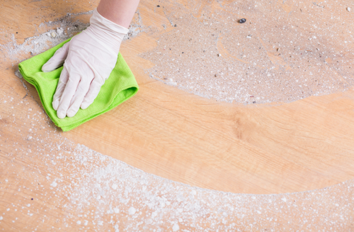 驚くほど“ホコリ”が取れる…！？大掃除にピッタリな【100均アイテム】が優秀すぎ！