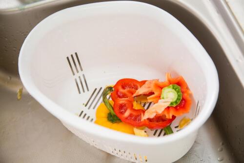 さらば！シンクの邪魔者『三角コーナー』！⇒100均でも手に入る【驚きの代用品】で今日からシンクがスッキリ＆清潔！