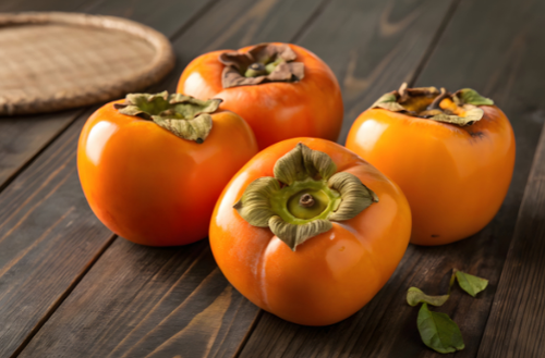 医師「いくらなんでも…」⇒“柿”を食べた直後【激しい腹痛】に襲われ…⇒「大反省しました」