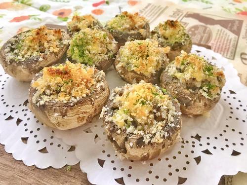 フライパン不要！サクッっとジューシーが【たまらなくウマい】マッシュルームの『チーズパン粉焼き』簡単レシピ