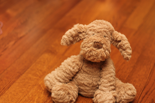 羨ましすぎる…。大掃除で見つけた“思い出のぬいぐるみ”の「お腹」に違和感…⇒開けてみたら【大判小判】がザックザク！？