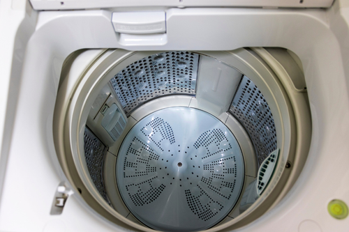 うわ…マジかよ…（汗）洗濯槽の『裏側』は【黒カビ】がびっしり！？⇒“今すぐ”できるカビ取り＆防カビ術！