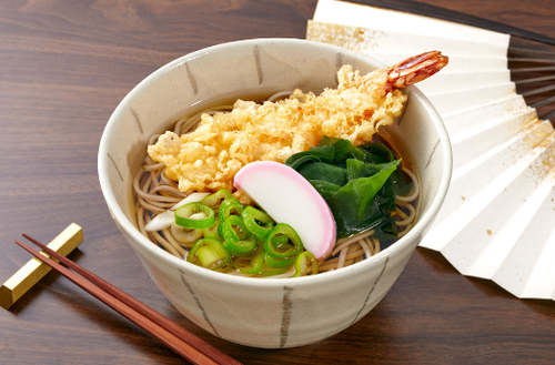 年越しそばの【ウマさ爆アゲ】ぼっち派も必見！「カップ麺」だって美味しくなる！